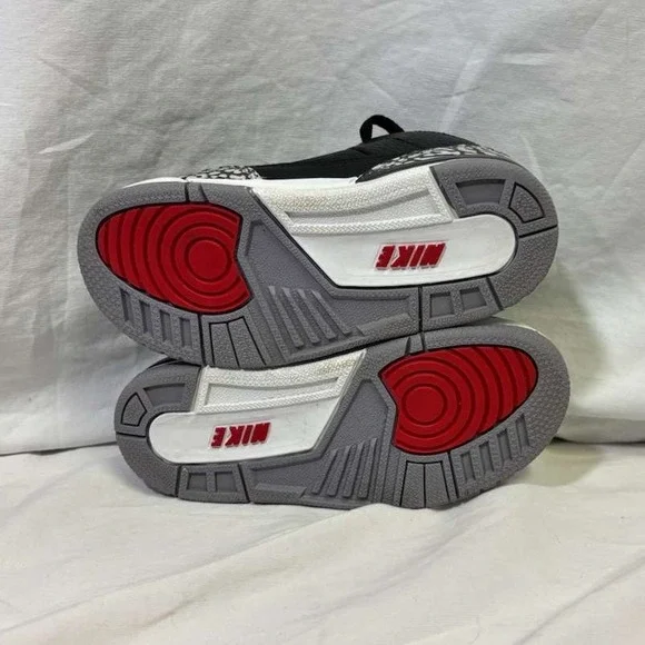 Air Jordan 3 Retro Youth Size‎ 10C Black Red Lace Up Boys - Picture 4 of 5